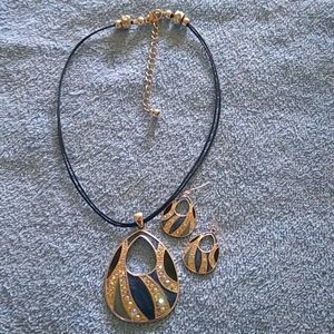 Ladies Necklace/Earring Set